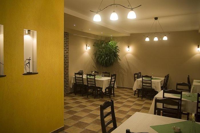 Hotel Labedy غليفيتسه المظهر الخارجي الصورة