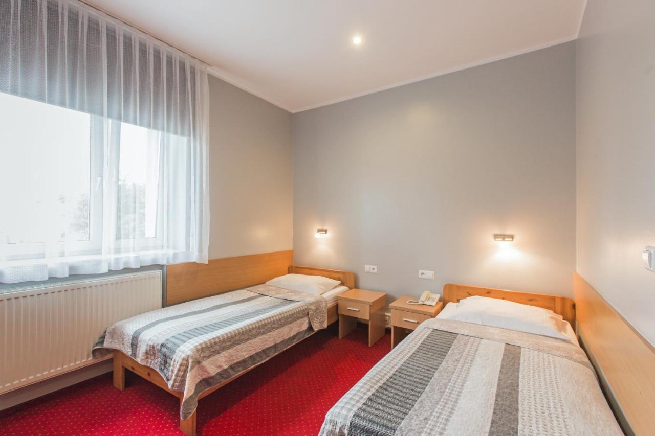 Hotel Labedy غليفيتسه المظهر الخارجي الصورة