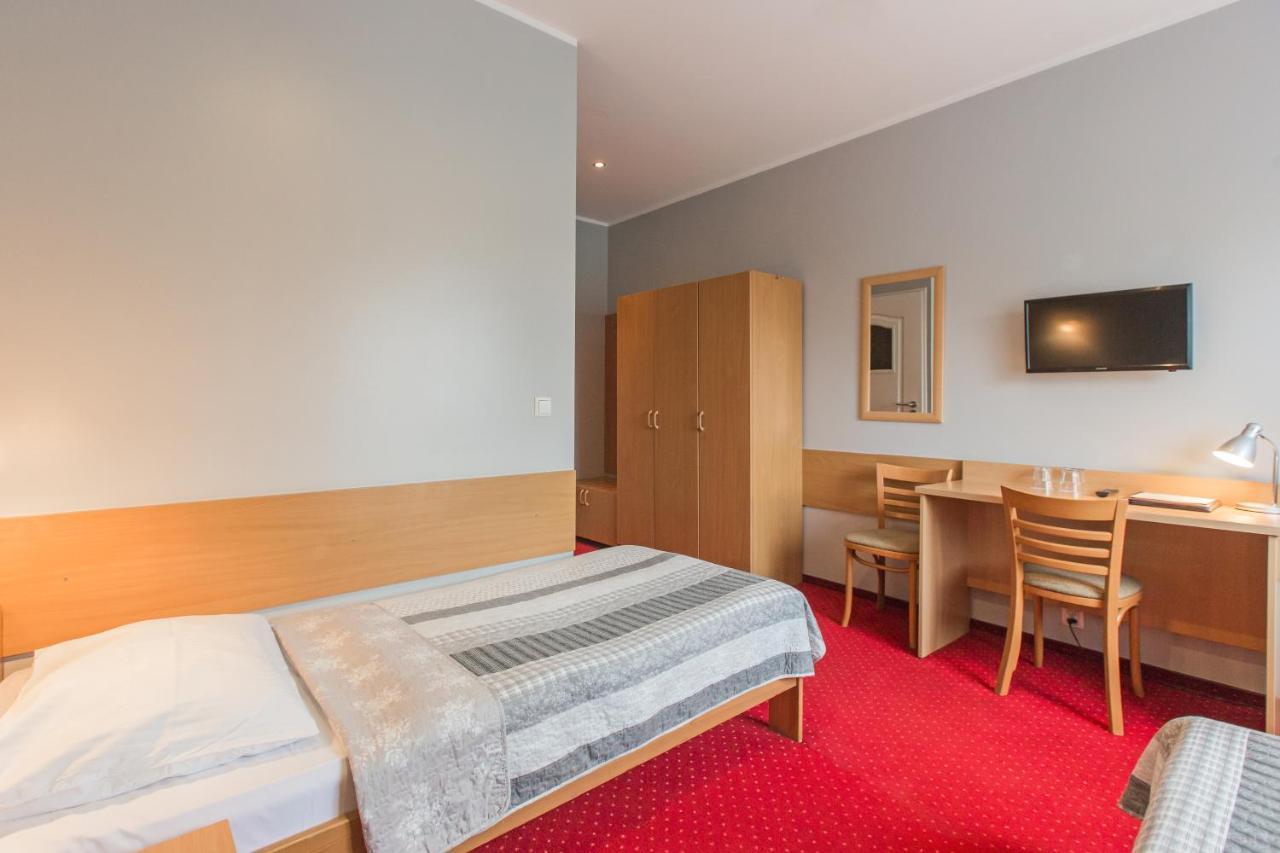 Hotel Labedy غليفيتسه المظهر الخارجي الصورة