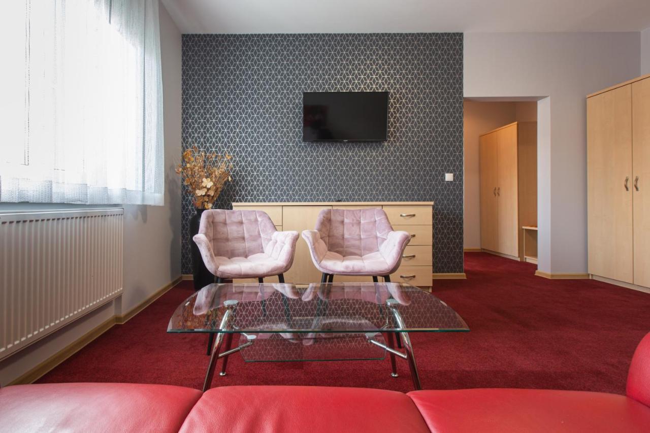 Hotel Labedy غليفيتسه المظهر الخارجي الصورة